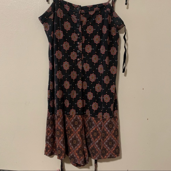 Some Days Lovin Tie Patterned Romper - Picture 2 of 9
